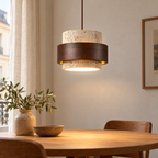 Tavélia — suspension simple en travertin et bois dans un coin repas
