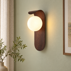 Applique murale globe — finition Noyer et globe blanc — vue complémentaire 1, mise en scène générée