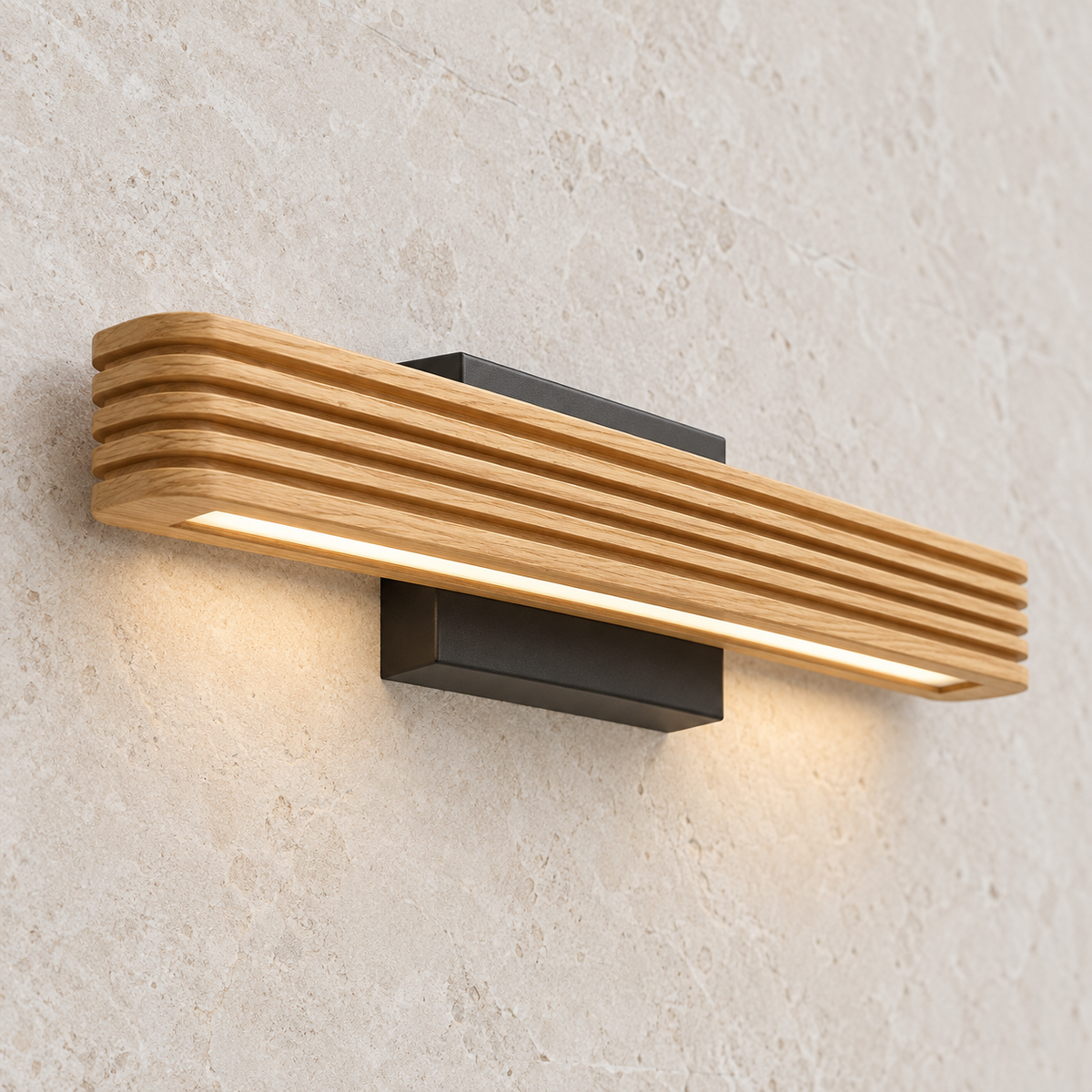 Applique murale LED Lucande Lieske, 40 cm, bois, noir — angle en perspective — mise en scène illustrative générée