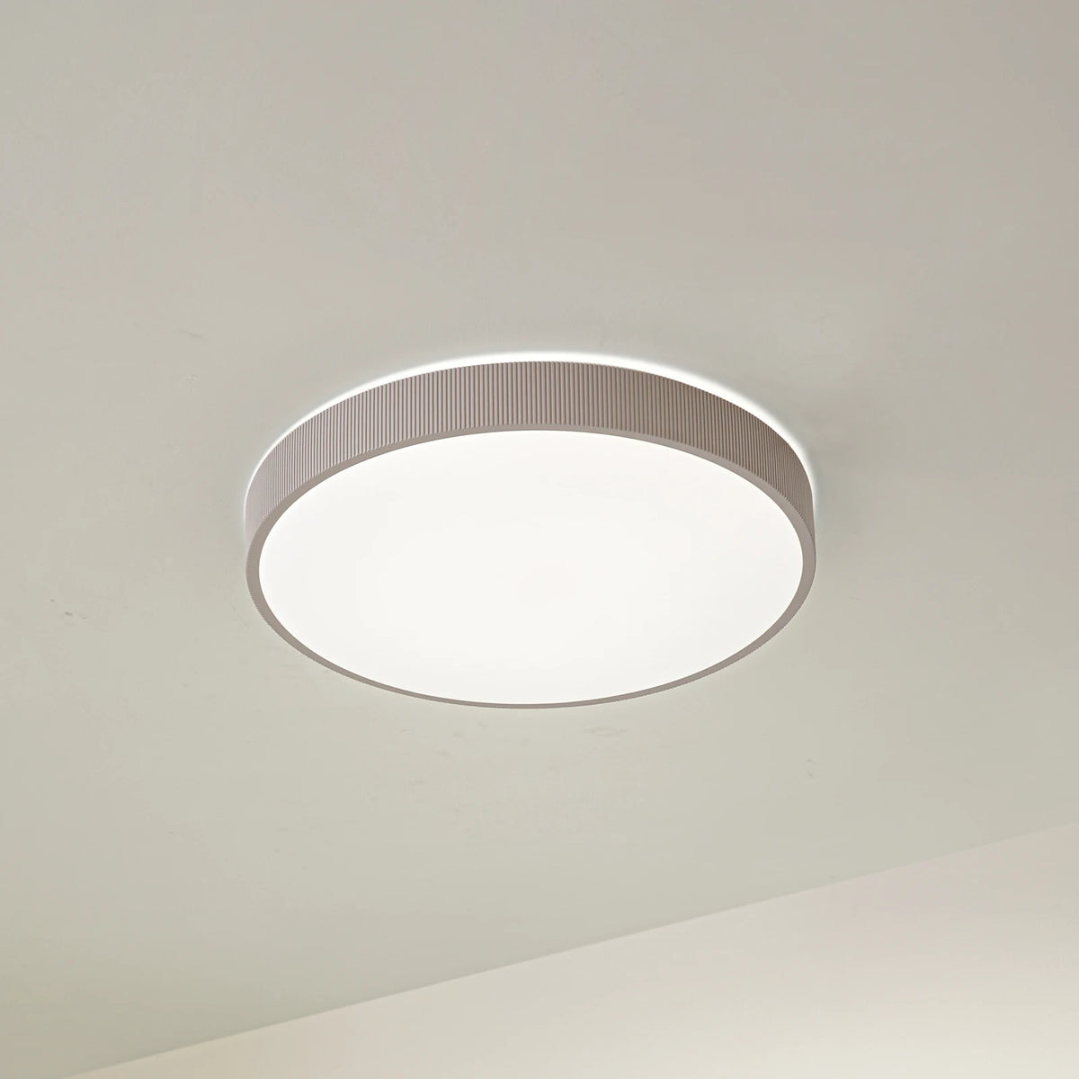 Plafonnier LED Lindby Zylo, taupe, Ø 49 cm, CCT à intensité variable — vue 1, référence 10041632