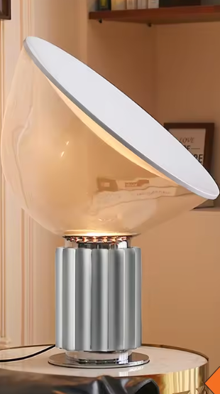 Lampe à coupe inclinée, pied argenté