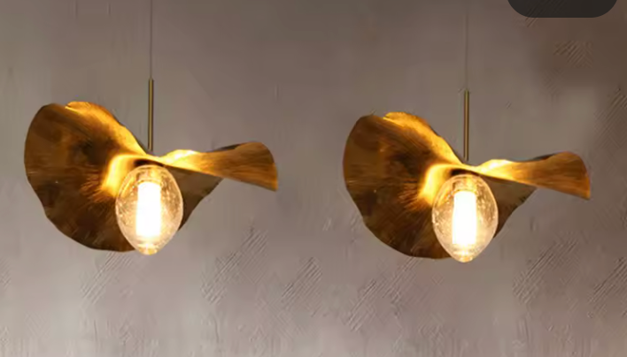 Suspensions feuille dorée, vue éclairée