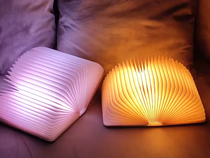 Lampes livre ouvertes, pages lumineuses