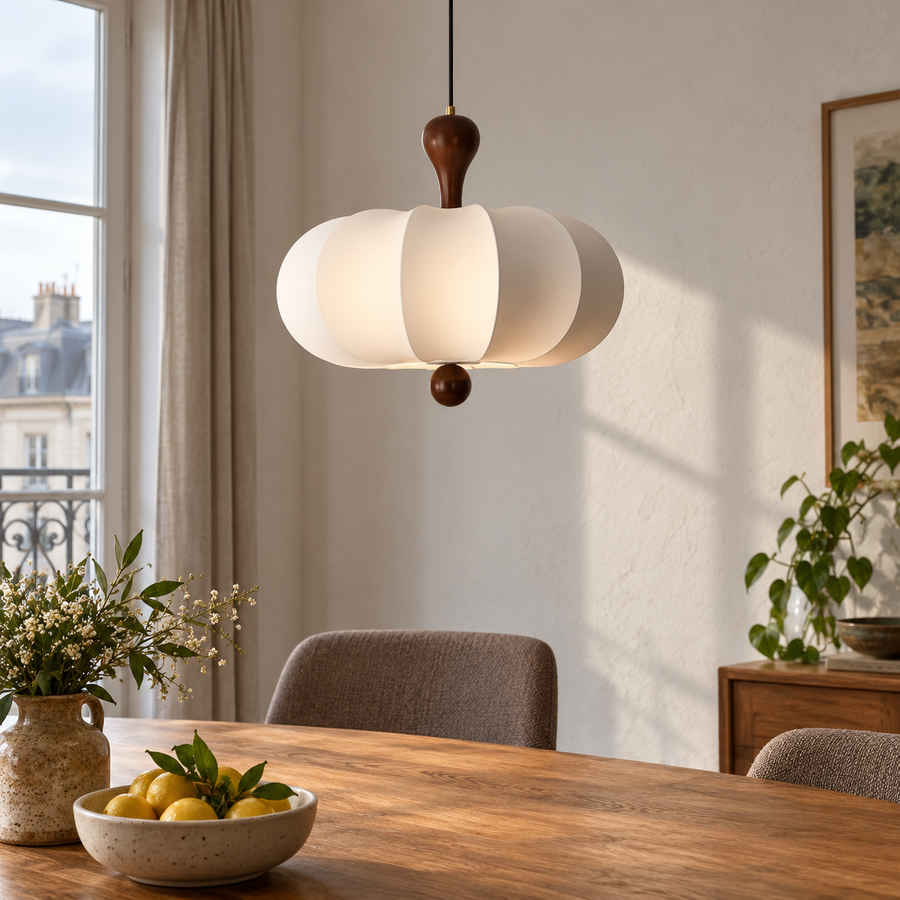 Photo d’ambiance créée : Nolune dans un intérieur habité.