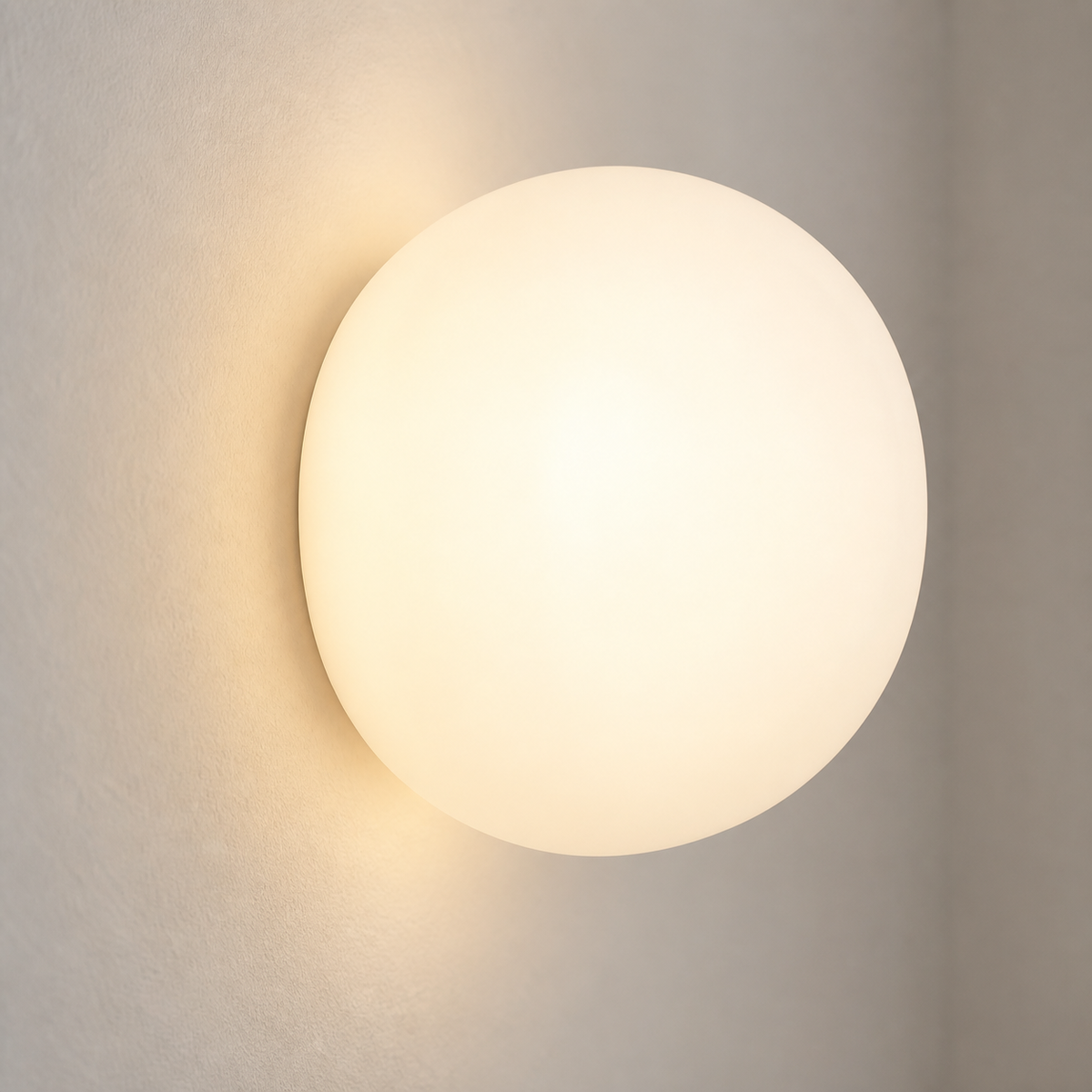 ronde — verre opalin blanc — vue complémentaire 2, mise en scène générée