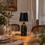 Vinea | Lampe nomade pour bouteille — salle à manger — mise en scène illustrative 1