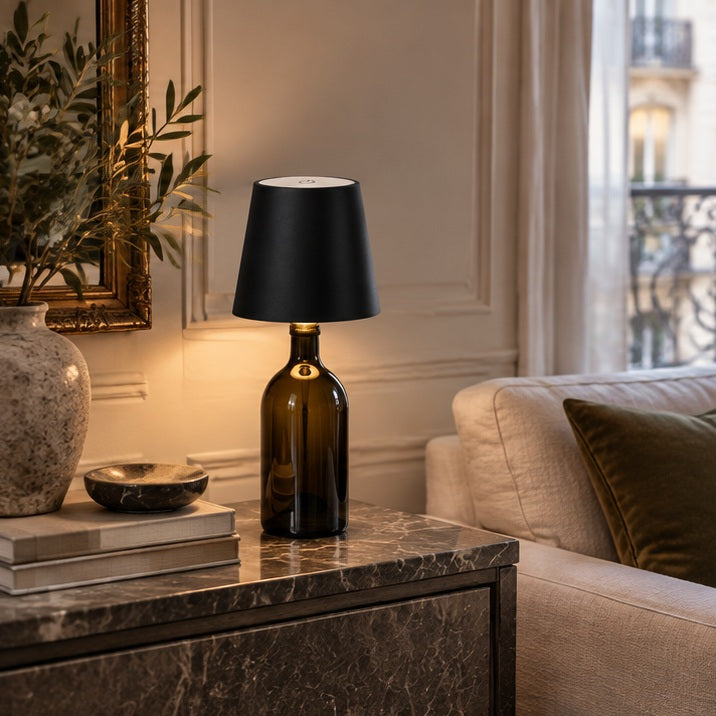 Vinea | Lampe nomade pour bouteille — salon — mise en scène illustrative 2