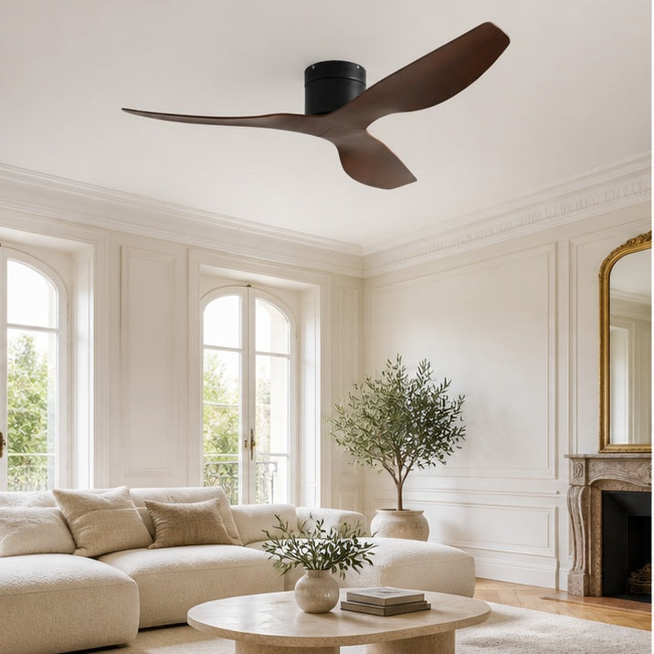 Ventilateur de plafond — Finition bois foncé — salon — mise en scène illustrative 1