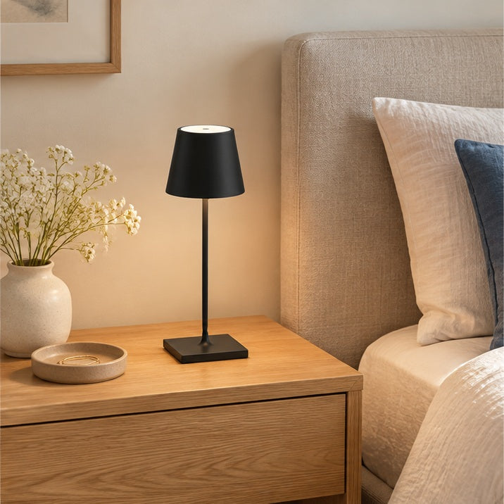 Lampe rechargeable — Abat-jour évasé — chambre — mise en scène illustrative 2