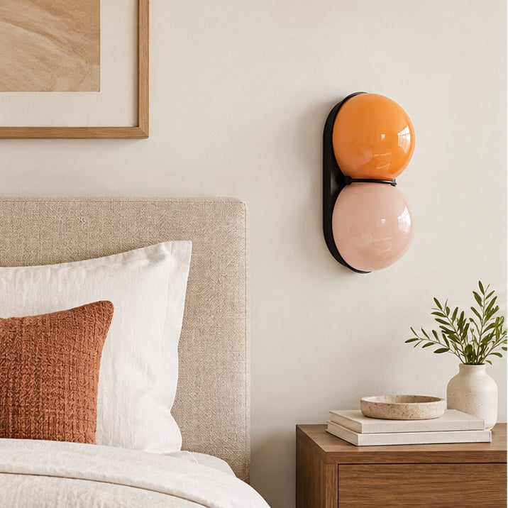 Applique double globe colorée — chambre — mise en scène illustrative 1