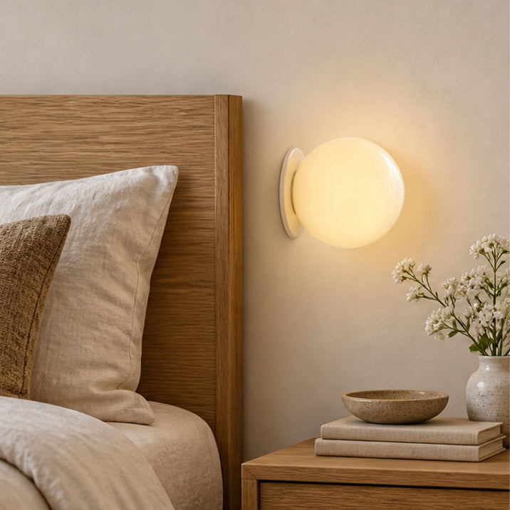 Applique globe en verre — Plusieurs formats — chambre — mise en scène illustrative 1