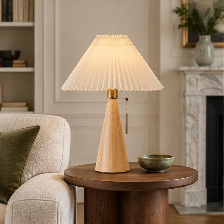 Lampe de table — Bois et tissu plissé — salon — mise en scène illustrative 2