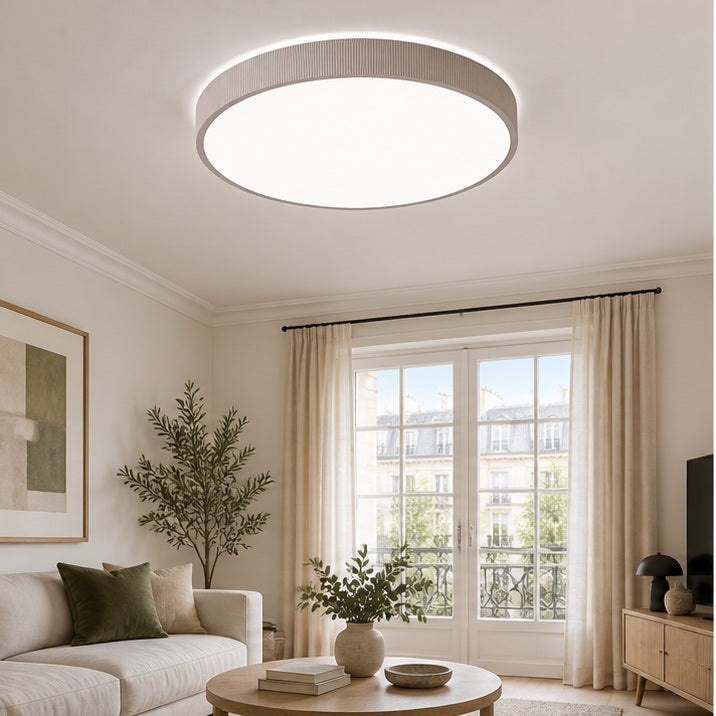 Plafonnier LED Lindby Zylo, taupe, Ø 49 cm, CCT à intensité variable — salon — mise en scène illustrative 1