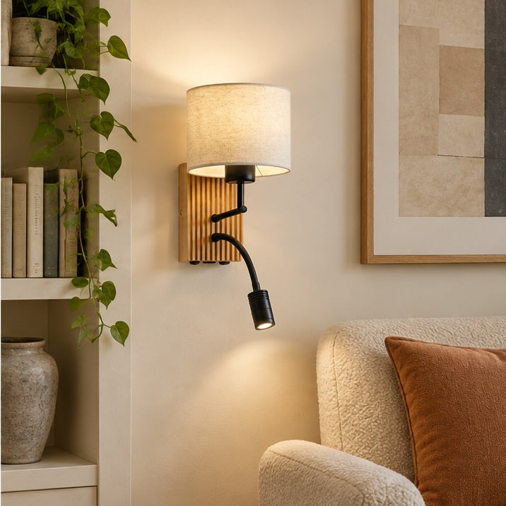 Applique murale Lucande Lieske, beige, tissu, E27, lampe de lecture LED — salon — mise en scène illustrative 3