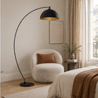 Lampadaire arqué Jonera de Lindby, noir, métal, E27, hauteur 185 cm — chambre — mise en scène illustrative 3