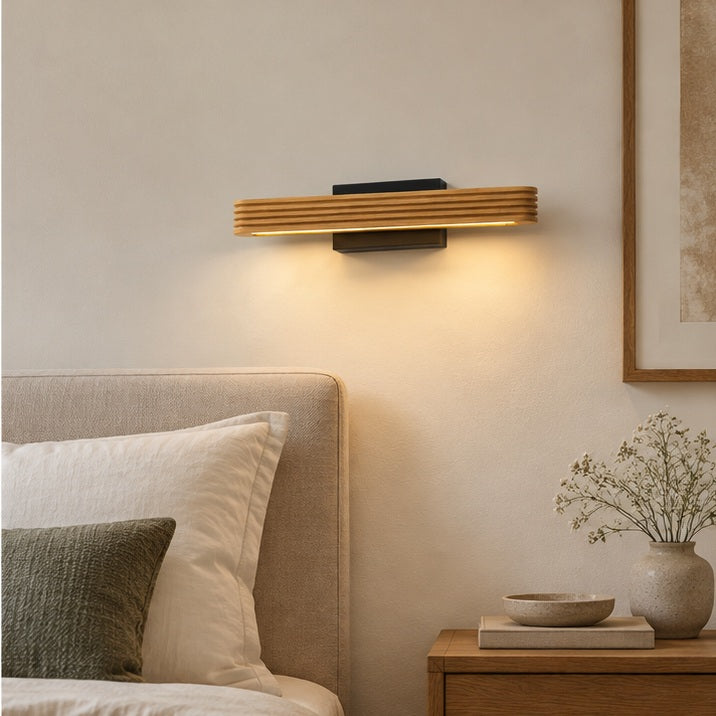 Applique murale LED Lucande Lieske, 40 cm, bois, noir — chambre — mise en scène illustrative 3