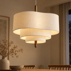sculpturale — tissu beige et bois, vue en contre-plongée