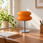 Orélia Orange — bureau, mise en scène illustrative.