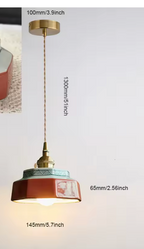 Dimensions de Pastille rouge : abat-jour 14,5 × 6,5 cm, rosace 10 cm et câble 130 cm