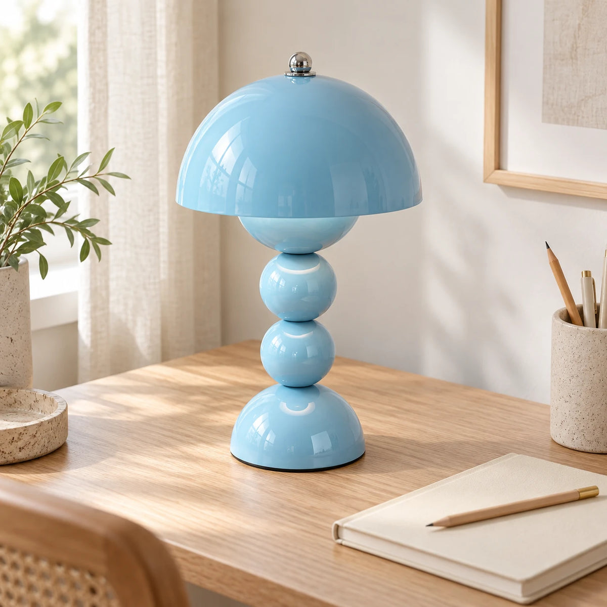 Perlina bleu ciel sur un bureau