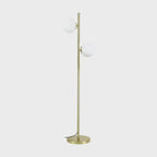 Gémelle — présentation photographique du lampadaire doré à deux globes blancs, vue entière et trois mises en situation du modèle exact.