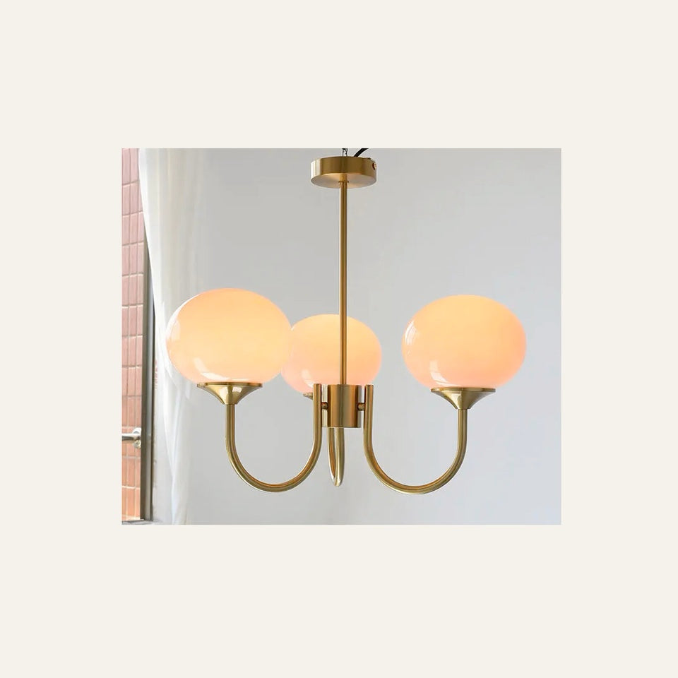 Guimauve trois globes roses et structure dorée — présentation de trois photographies fournisseur du modèle, 12 secondes, sans son.