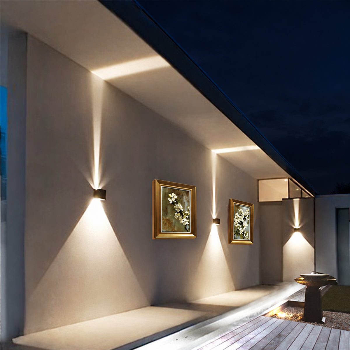 Trois appliques Façade en extérieur la nuit — illustration retouchée