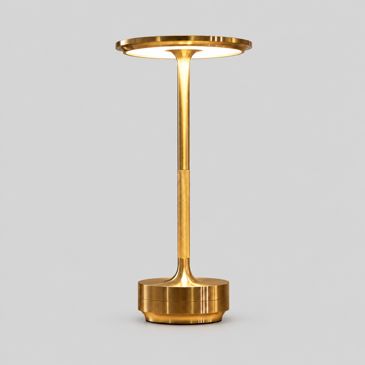 Rétalis — finition Or, lampe entière sur fond gris ; arrière-plan retouché.