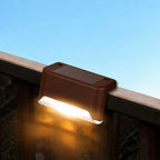 Rivage — vue de détail d’une lampe brune éclairée, sans annotations commerciales ; visuel retouché.
