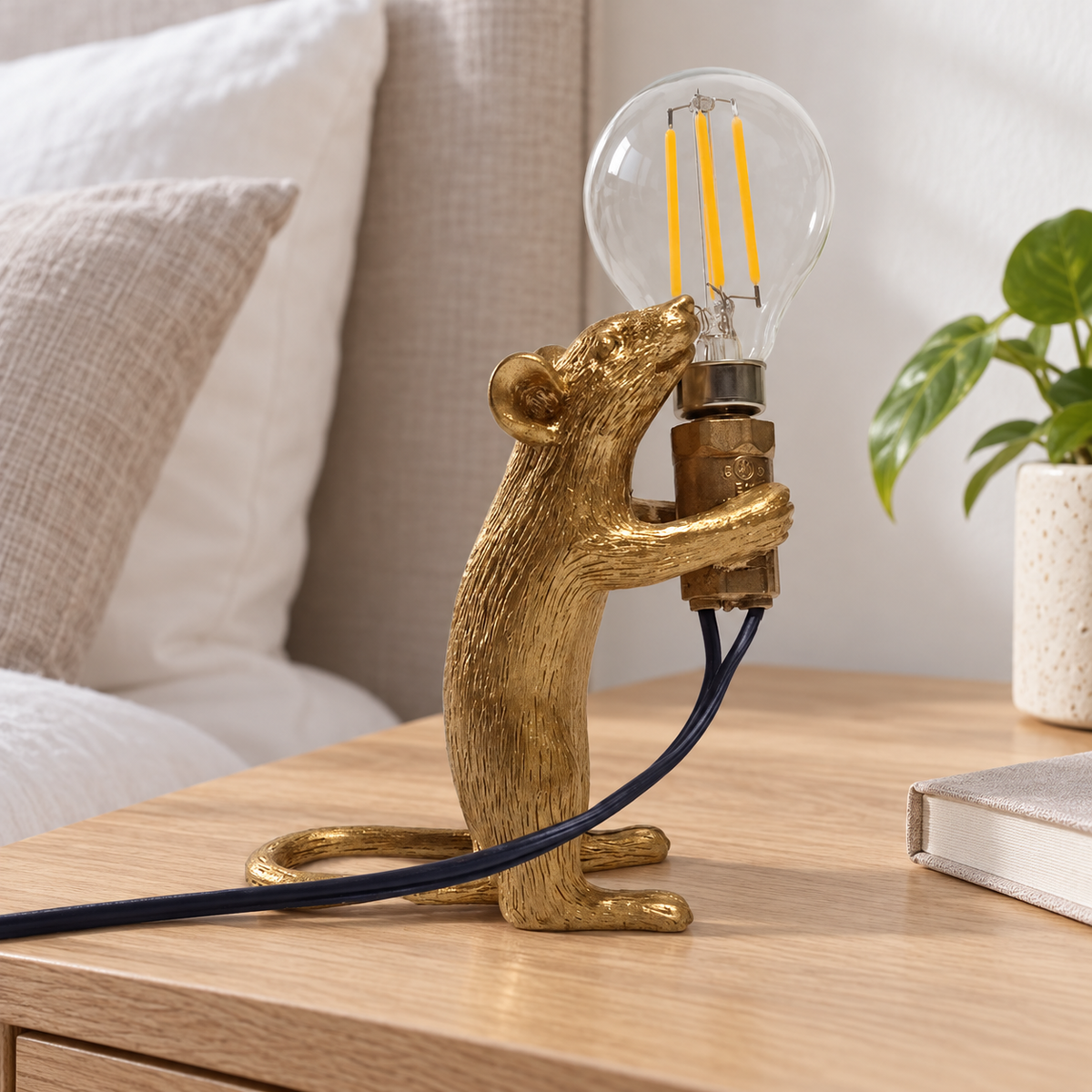 Lampe souris dorée — décor illustratif 1