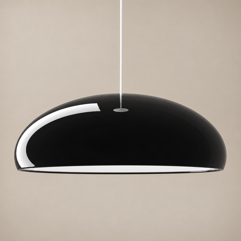 Suspension dôme noire — visuel retouché sur fond neutre