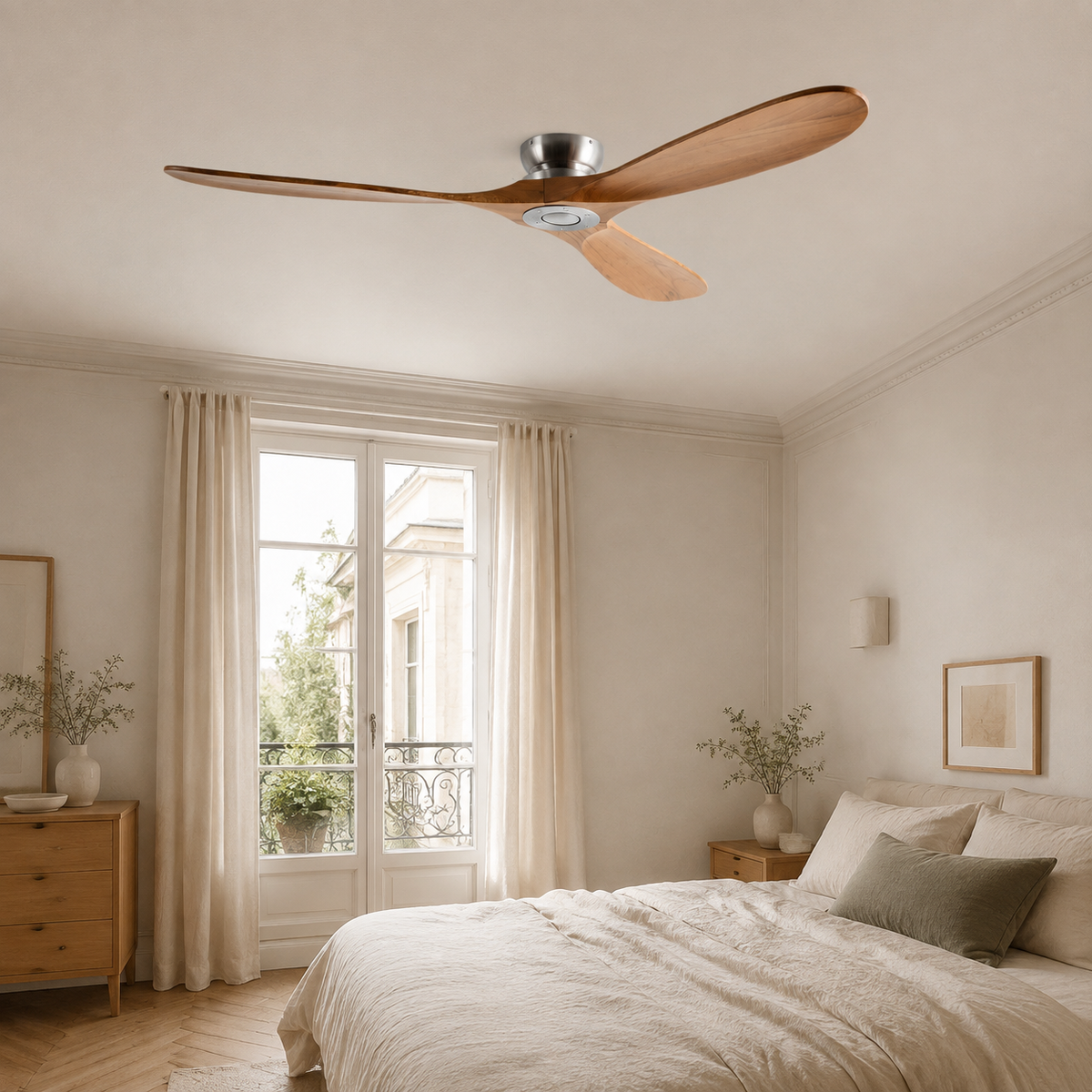 Ventilateur Bois naturel et argent dans une chambre — mise en ambiance illustrative générée