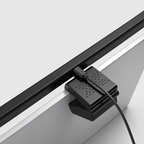 Viséo noir, détail de la fixation arrière et du raccordement USB sur un écran. Visuel retouché par IA à partir des images du fournisseur.