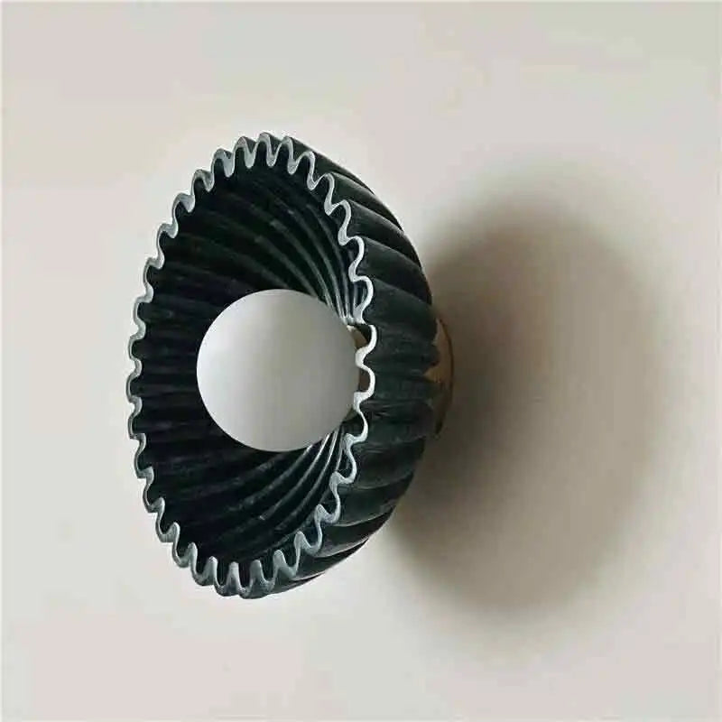 Volute, corolle vert foncé et globe blanc, photographie fournisseur